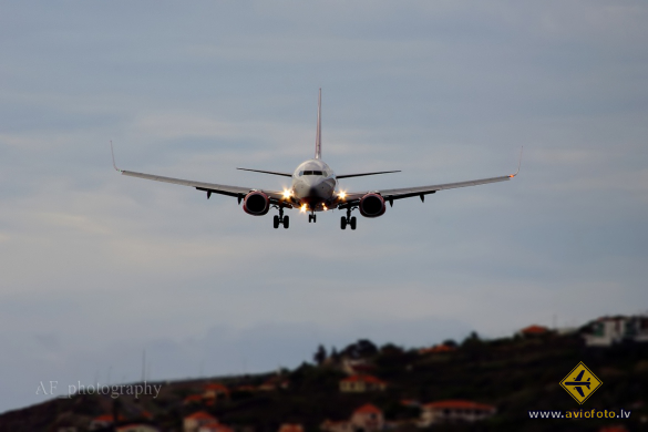 Boeing 737-86J